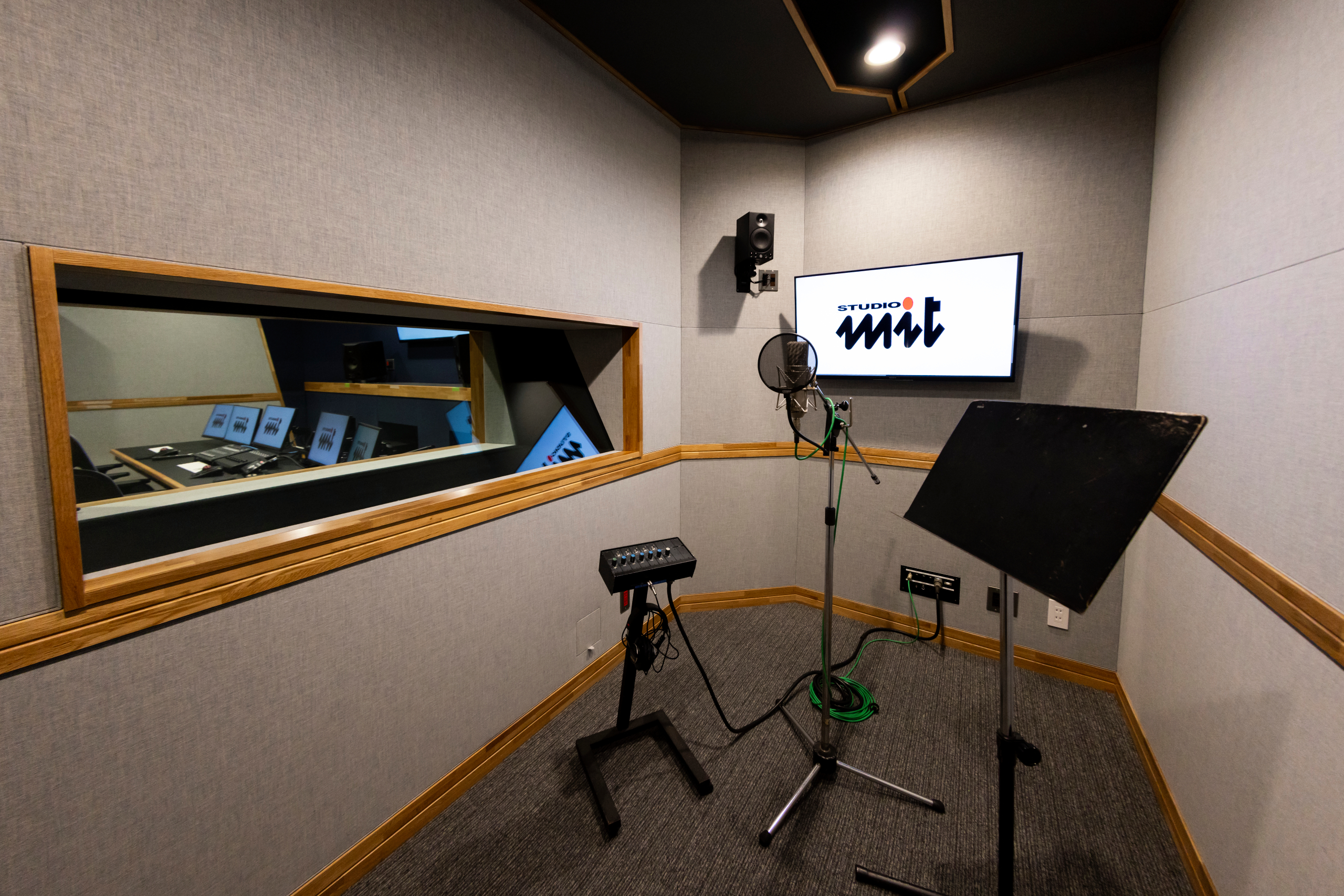 STUDIO 5