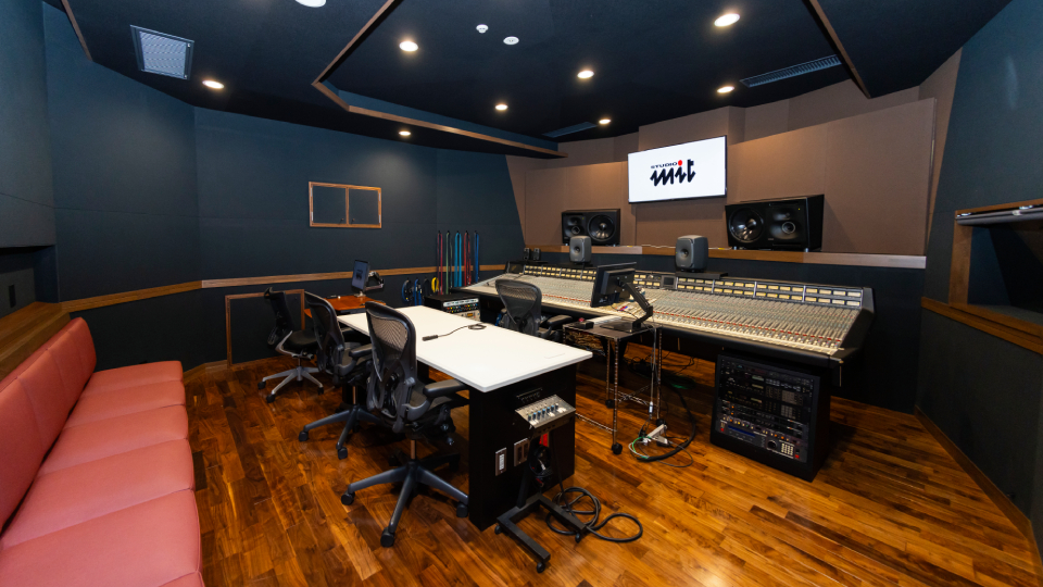 STUDIO 1